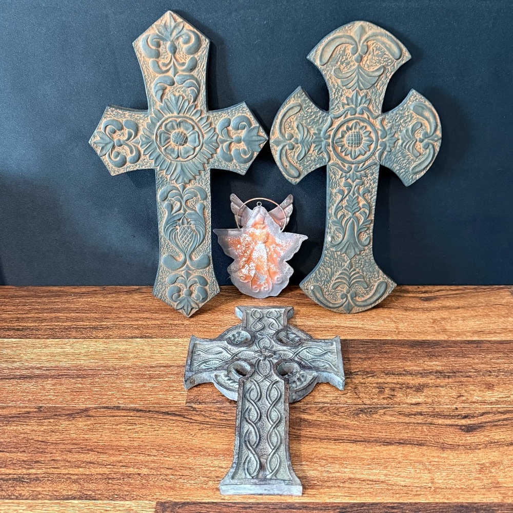 Crosses and Angel - Picture 1 of 16